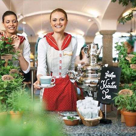 Landzeit Restaurant Voralpenkreuz Hotel Sattledt Eksteriør billede